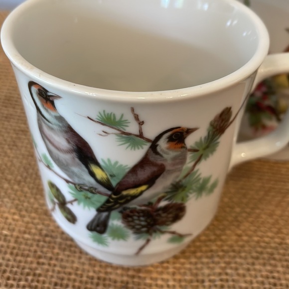 Vintage white teacups /coffee cups bird pattern set of 4 - Picture 4 of 5